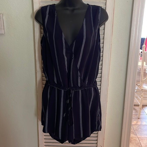 Rails romper size xs - Picture 2 of 6